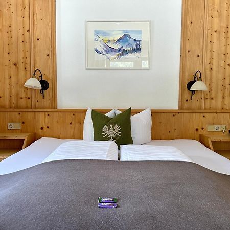 Hotel Zirbenhof Sankt Leonhard im Pitztal Esterno foto