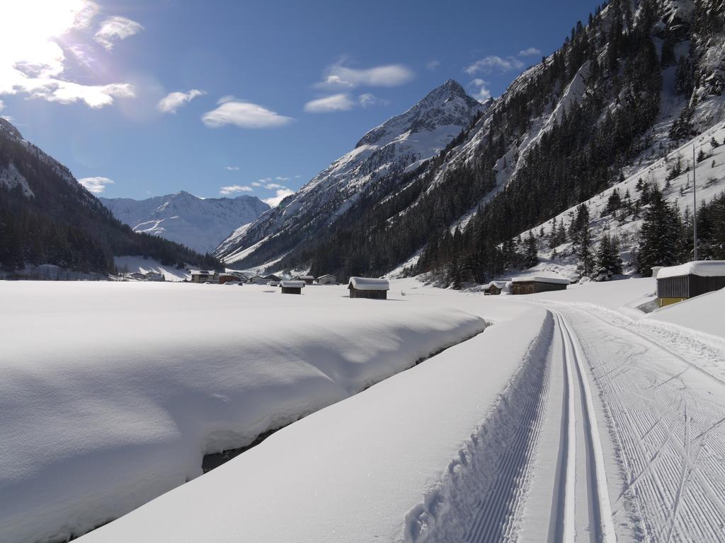 Hotel Zirbenhof Sankt Leonhard im Pitztal Esterno foto