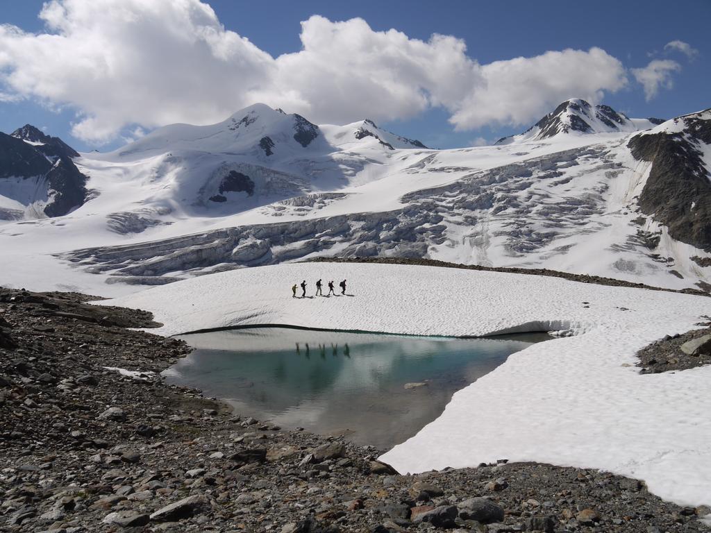 Hotel Zirbenhof Sankt Leonhard im Pitztal Esterno foto