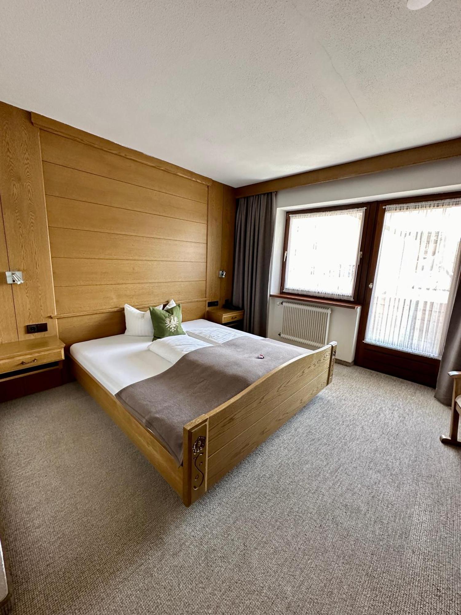 Hotel Zirbenhof Sankt Leonhard im Pitztal Camera foto