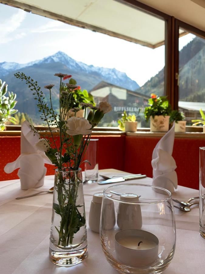 Hotel Zirbenhof Sankt Leonhard im Pitztal Esterno foto